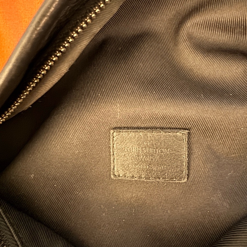 Louis Vuitton Discovery Bumbag PM - Picture 9 of 12
